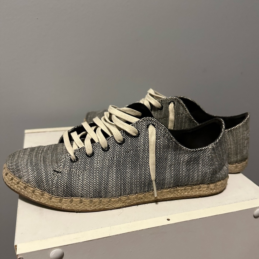women’s tom’s sneakers size 9